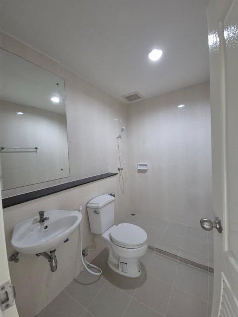 ขายทาวน์เฮาส์ 2 ชั้น รีโนเวทใหม่ พร้อมอยู่ โครงการโมดิวิลล่า บางบัวทอง ใกล้ตลาดสมบัติบุรี 9