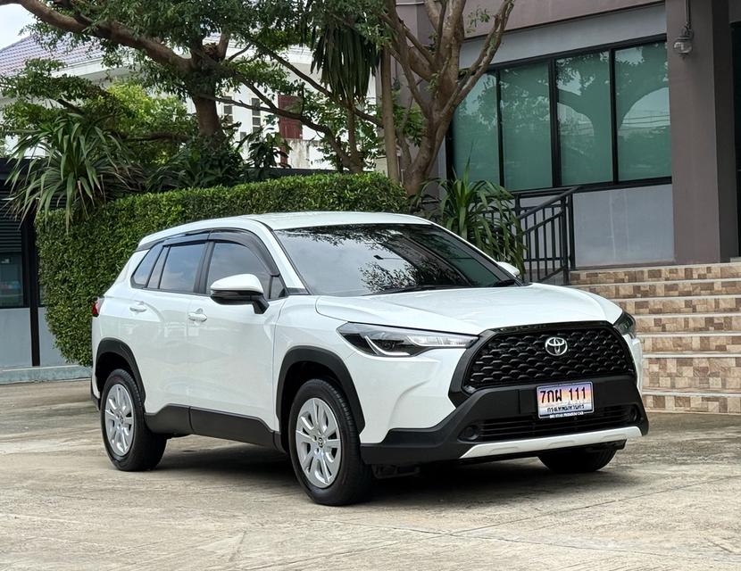 2021 TOYOTA CROSS 1.8 SPORT รถมือเดียวออกป้ายแดง รถวิ่งน้อยเพียง 90,00 กม รถเข้าศูนย์ตลอดทุกระยะ รถไม่เคยมีอุบัติเหตุครับ
