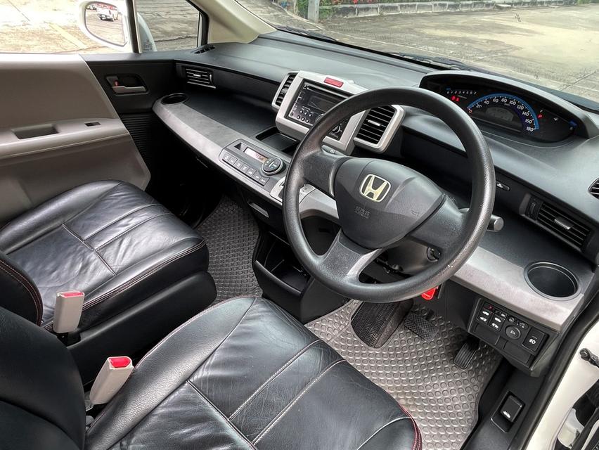 ขาย Honda Freed 1.5SE ปี12 9