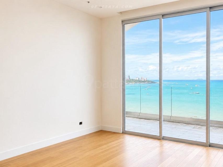 For Sale — Beachfront Penthouse at The Cove Condominium, Wongamat Pattaya Penthouse unit• 2-storey layout•: 565 sq.m.• Floor: 16–17• 4 bedro 8