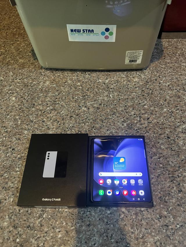 ขายSamsungFold5สีพิเศษice Blue512กิ๊กสูนTrueมีกล่องจอกางสุดจอสวยกริปใช้งานดีถูหๆ