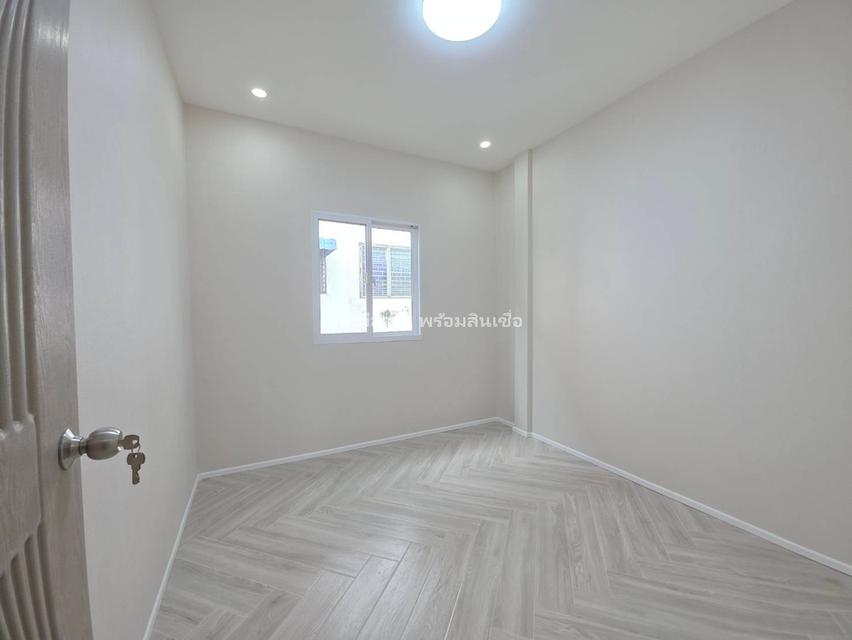 หมู่บ้านปรีชา 10 ถนนรามคำแหง 19