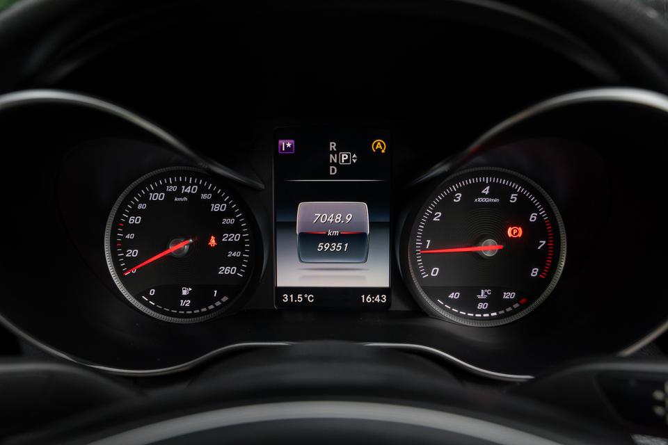 “Mercedes-Benz C200 Avantgarde” ปี 2015 รูปที่ 9