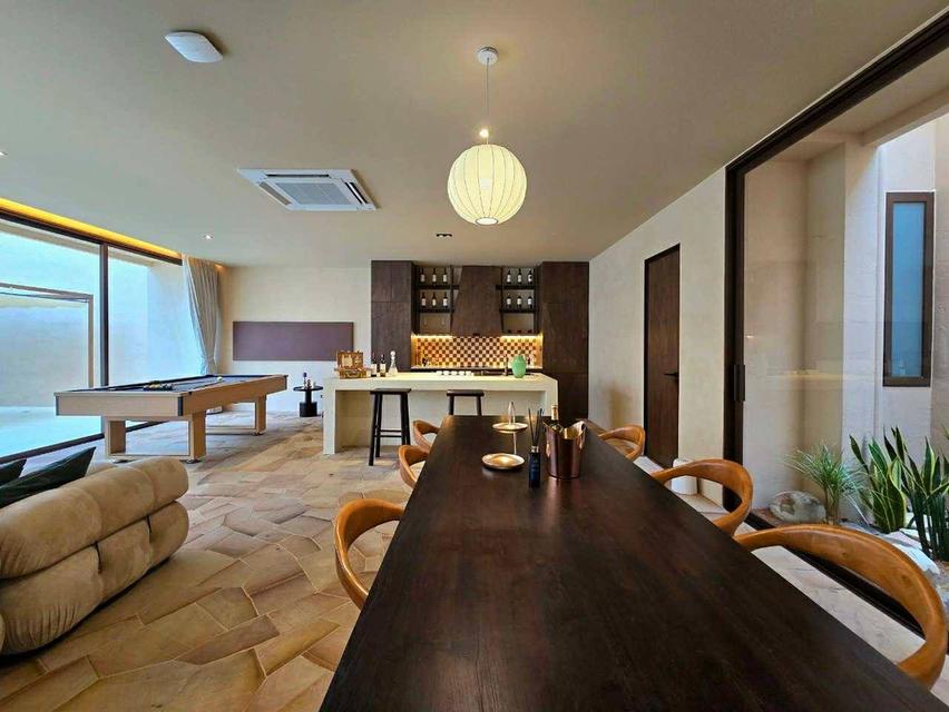 Newly built luxury pool villa for sale in the heart of Pattaya. 9
