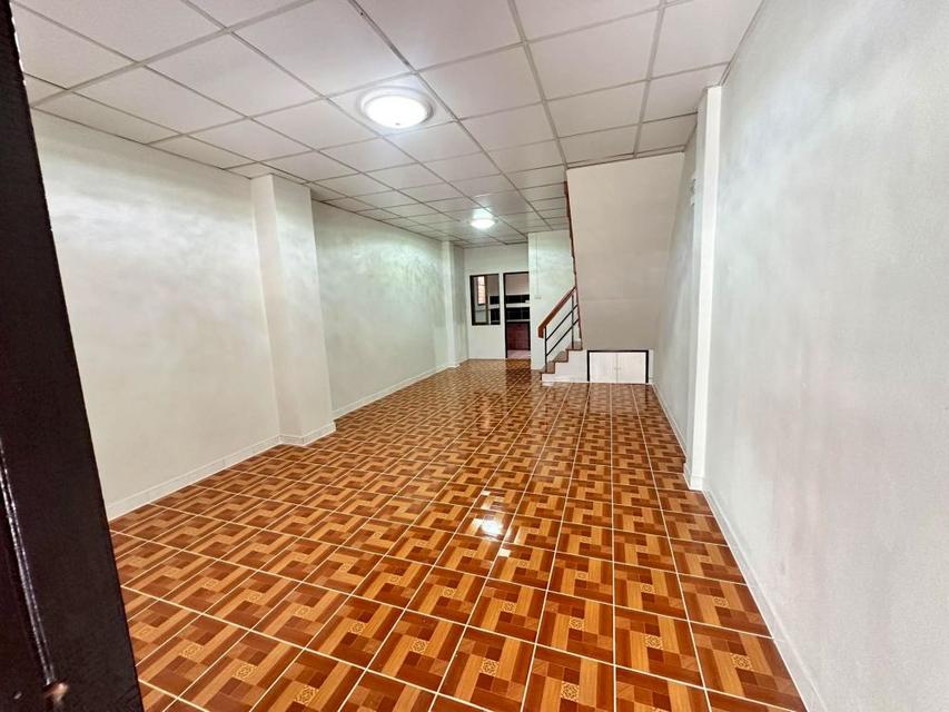 ขายทาวน์เฮ้าส์ 2 ชั้น หลังริม หมู่บ้านเทพารักษ์ กม. 25 คิงคอง ซอย 1 ขนาด 17.0 ตารางวา ใกล้นิคมอุตสาหกรรมบางพลี 9