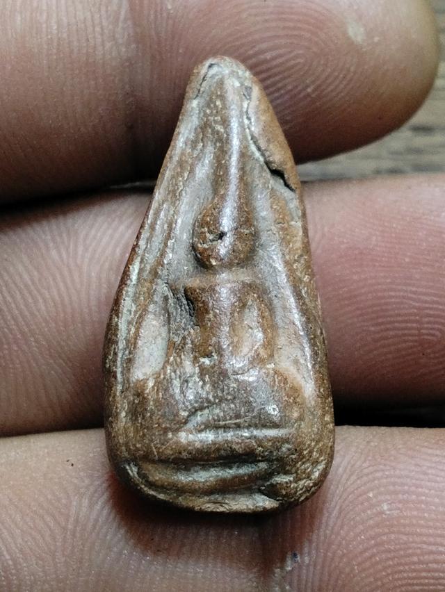 พระนางกำแพงเม็ดมะเคล็ด กรุทุ่งเศรษฐี กำแพงเพชร