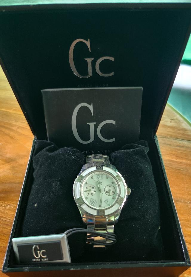นาฬิกาข้อมือผู้หญิง Guess Collection รุ่น Sport Class XL-S Glam