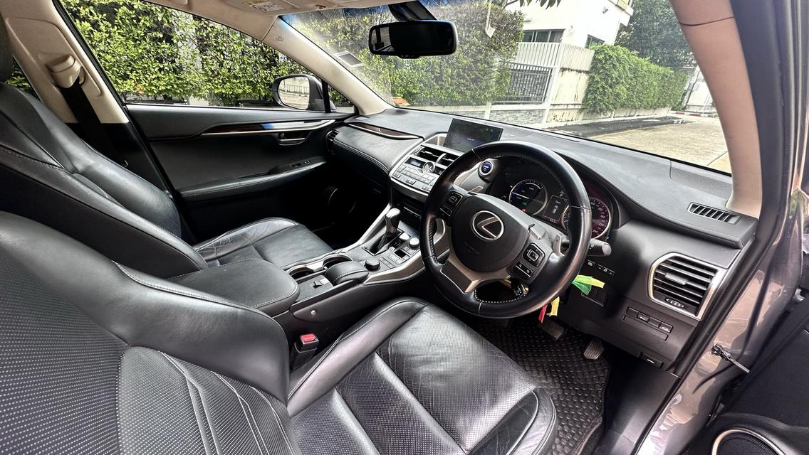 ขายรถ Lexus NX300H Grand Luxury สีเทา ราคา 700,000 5