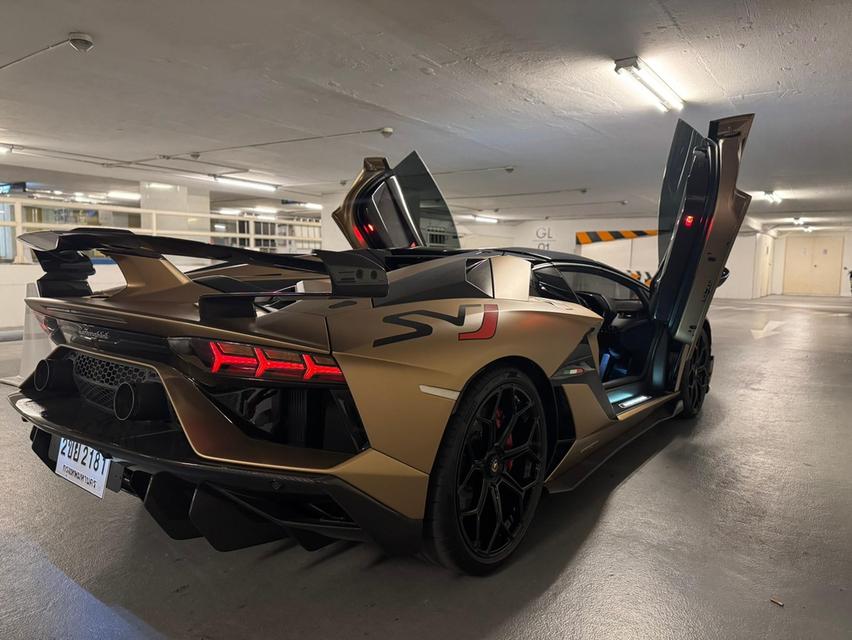 lamborghini aventador svj 6