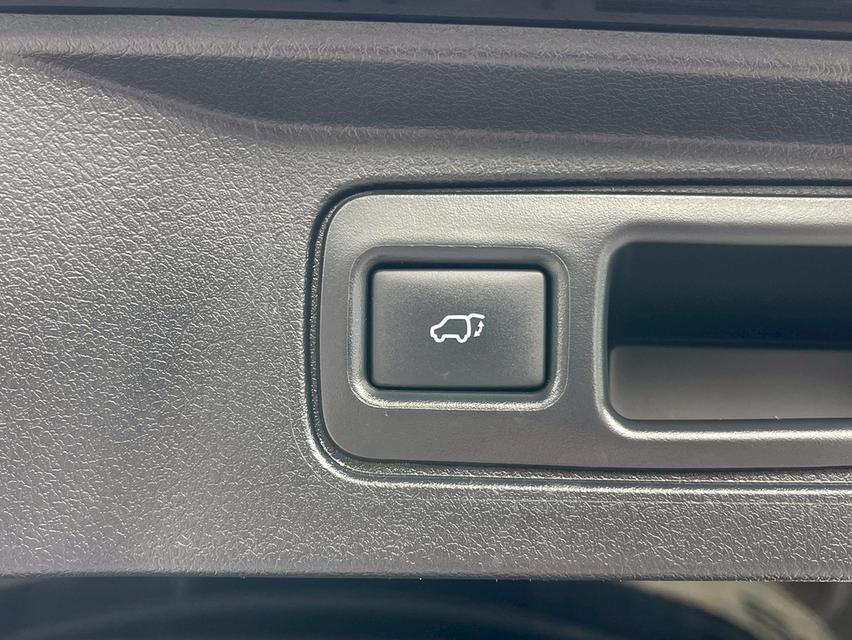 TOYOTA FORTUNER  16