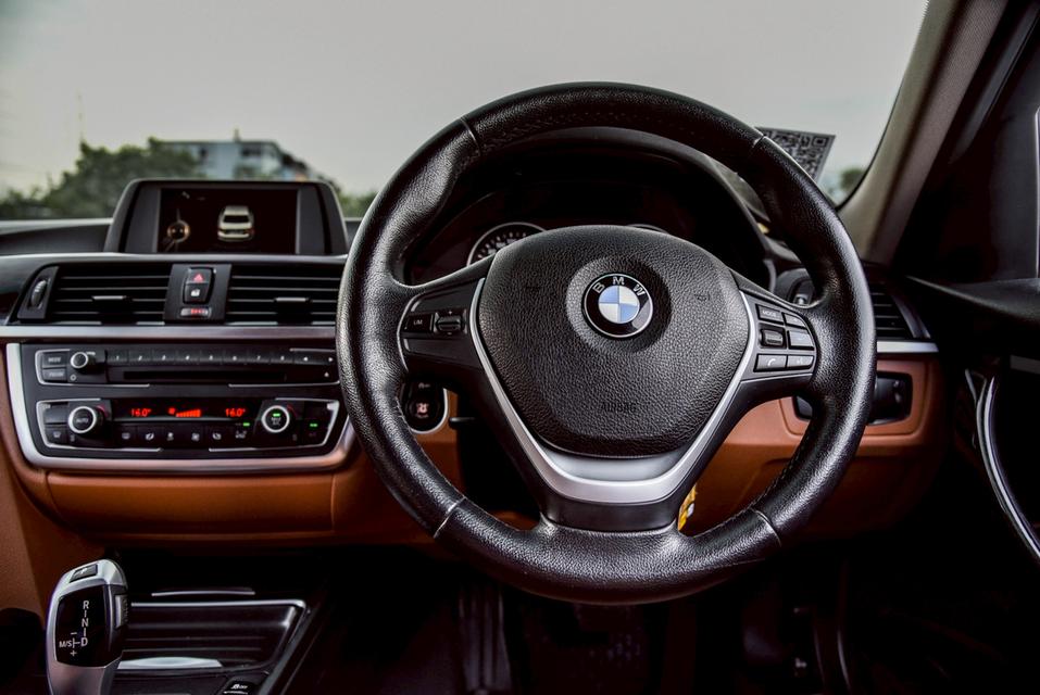 รหัสรถ CBL4904 BMW 320i 2.0 Luxury [F30] AT 2015 11