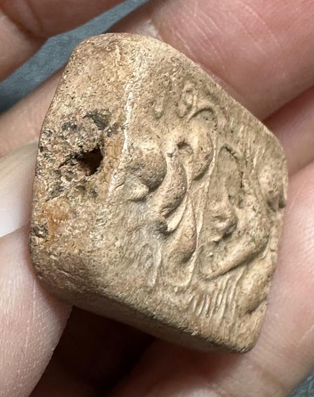 พระพระเนื้อดิน ทรงครุฑ รูปที่ 5