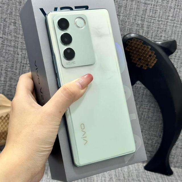 ขายถูก Vivo V27 สีใบเตย 4