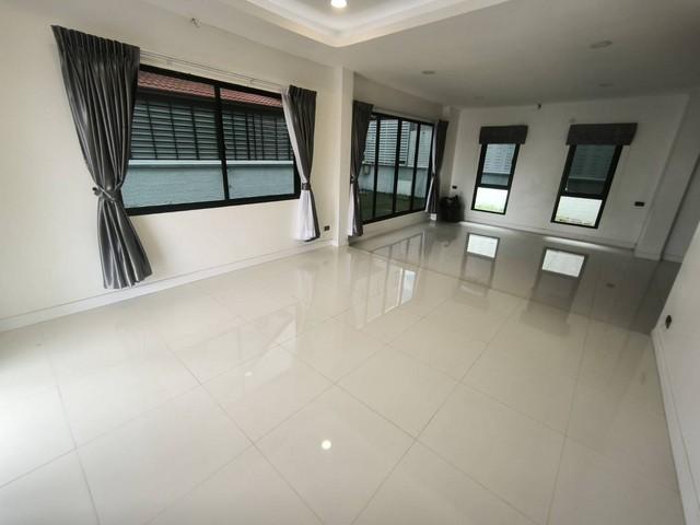 บ้านเดี่ยว 2 ชั้น หมู่บ้าน สินทรัพย์นคร พุทธมณฑลสาย 2 เขตบางแค กรุงเทพฯ รีโนเวทใหม่ทั้งหลัง ดีไซน์โมเดิร์น 6