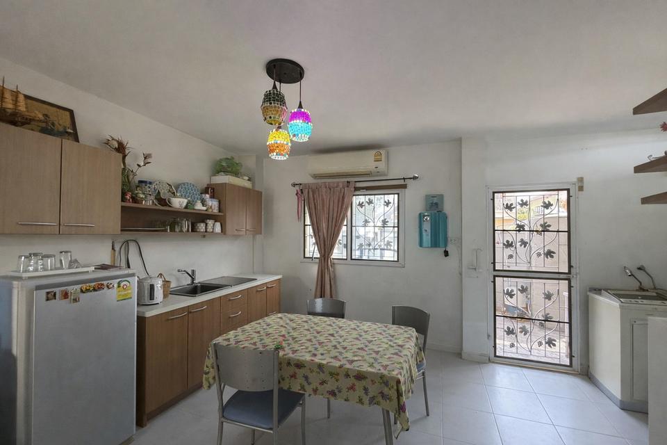 หมู่บ้านไอดีไซน์ ลำลูกกา คลอง 3 ถนนลำลูกกา ตำบลลาดสวาย อำเภอลำลูกกา จังหวัดปทุมธานี 9