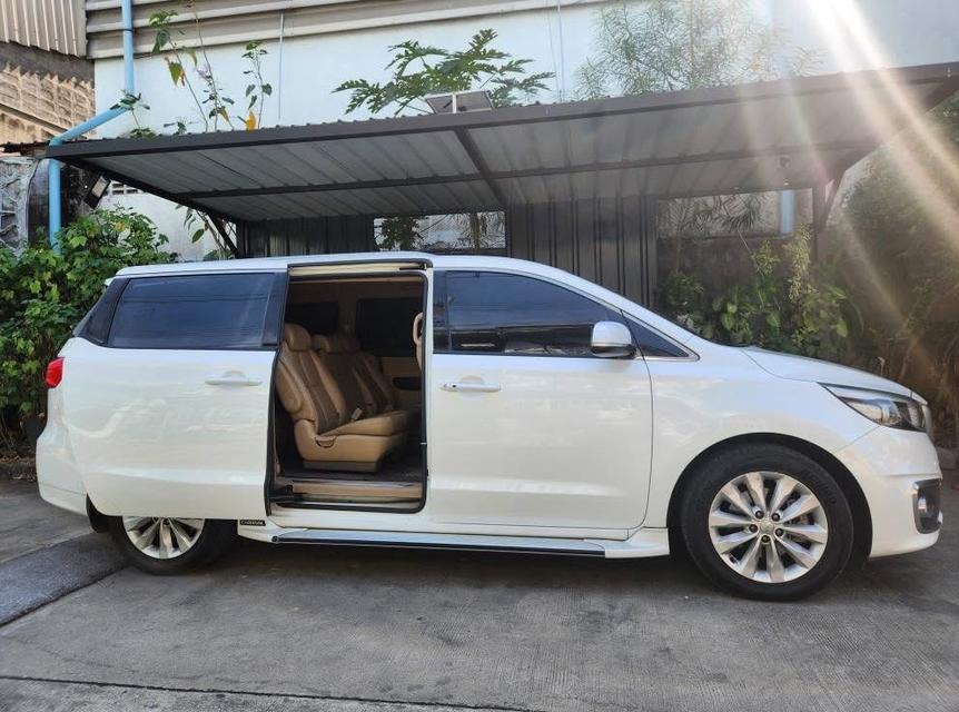 Kia Grand Carnival 2.2 EX ตัว Top สีขาว 3