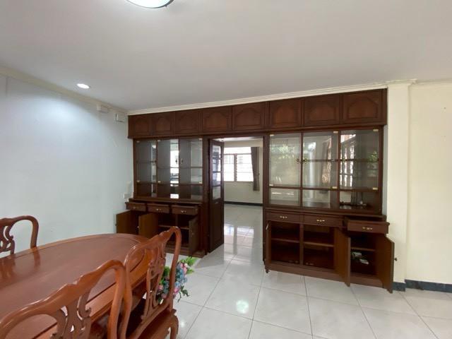 ให้เช่าบ้านเดี่ยว 2 ชั้น เนื้อที่ 90 ตร.วา ซอยรามคำแหง 21 ใกล้ทาว์อินทาว์ พร้อมเฟอร์นิเจอร์ เดินทางสะดวกไปเอกมัย ทองหล่อ ใกล้ทางด่วนมอเตอร์เวย์ 3