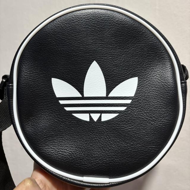 Adidas Classic Bag กระเป๋าสะพายทรงกลม รูปที่ 4