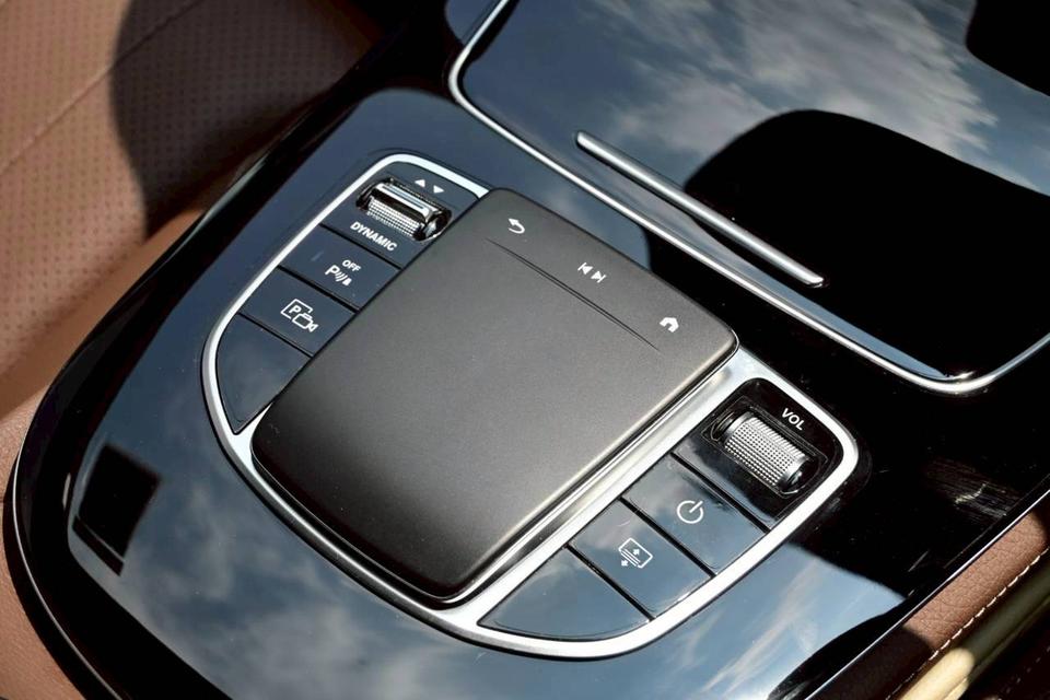 Mecedez Benz E300e PluginHybrid รูปที่ 16