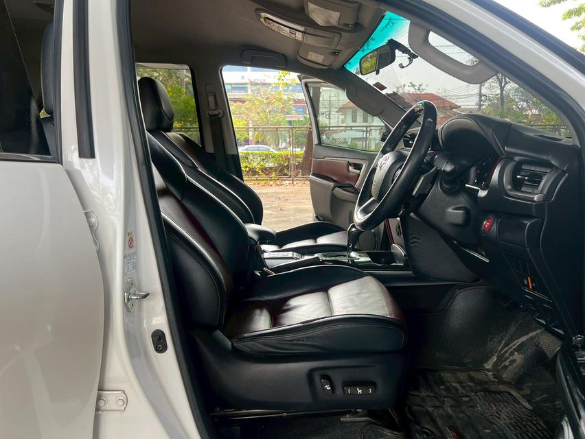 Toyota FORTUNER 2.8 TRD Sportivo 2WD Black Top AT ปี 2019 รูปที่ 14
