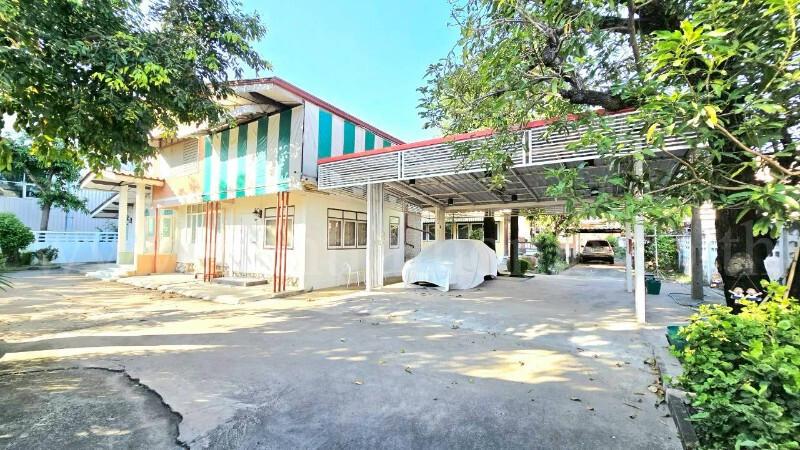 บ้านเดี่ยว 2 หลัง พื้นที่ 387 ตร.วา ซอย ติวานนท์ 46 ใกล้รถไฟฟ้าสายสีชมพู 5