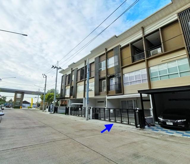 ชัยพฤกษ์-วงแหวน ลำโพ รพ.ปากเกร็ด2 2.2กม. ให้เช่าทาวน์โฮมสัมมากร 3ชั้น 19ตร.วา. 230 ตร.ม. 3นอน 3น้ำ ตลาดสมบัติบุรี ถ.สะพา 1