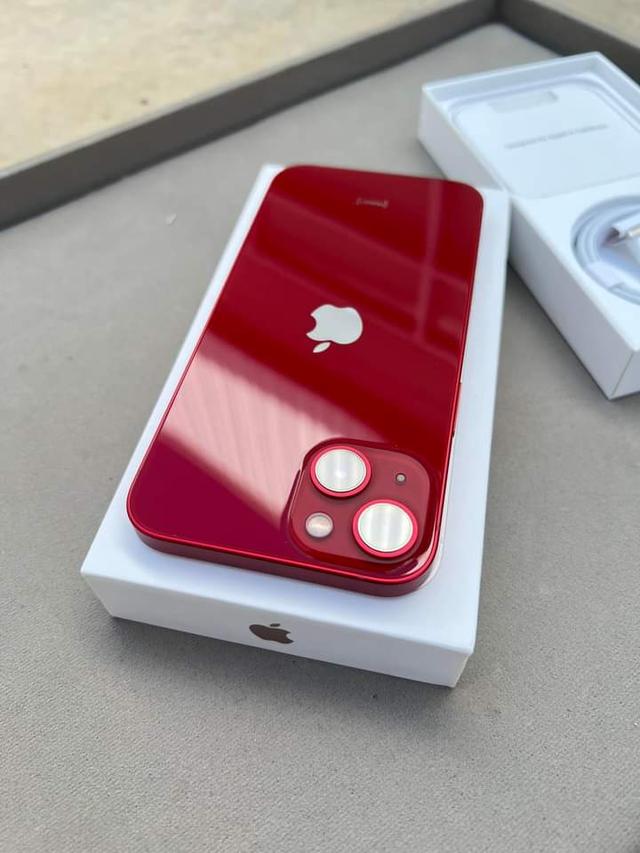 iPhone 13 สีแดง 3