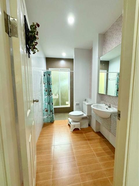 เตรียมอุดมศึกษาน้อมเกล้า MRT สัมมากร 1 กม. ซ.รามคำแหง 140-146 ให้เช่าทาวน์โฮม 3 ชั้น พร้อมเฟอร์ฯ 204 ตร.ม.17 ตร.วา. 3 นอ 6