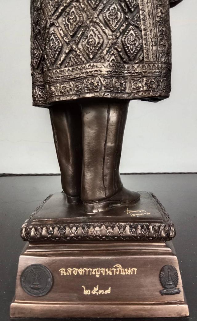 579.พระบรมรูปหล่อในหลวงรัชกาลที่ 9 พระบาทสมเด็จพระปรมินทรมหาภูมิพลอดุลยเดช (รมดำ) 13