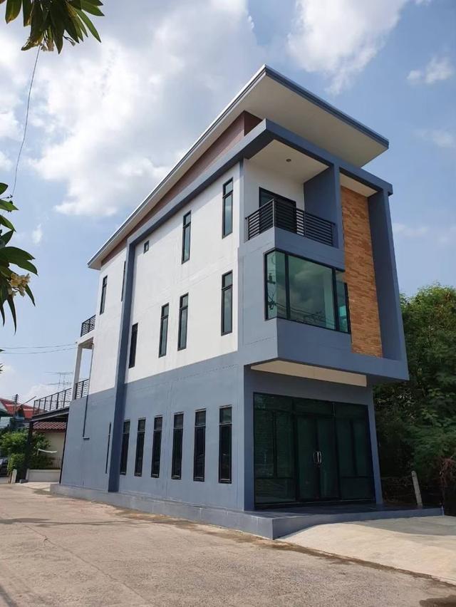 ขายอาคารพาณิชย์ 3 ชั้นใหม่ ทำเลทอง ติดถนนพหลโยธินเส้นหลัก  ลพบุรี เหมาะสำหรับทำ คลินิก คลินิกฟัน (ชั้นบนหมออยู่ได้เลย) ออฟฟิศ สำนักงาน ร้านอาหารสวยๆ  2