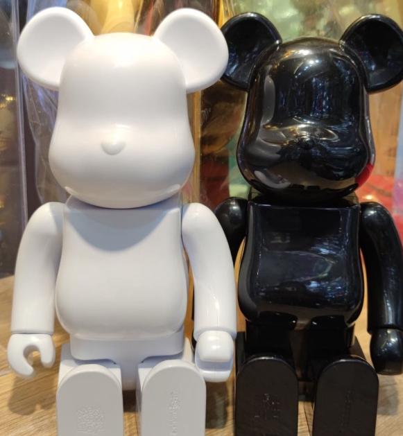  Bearbrick สีขาวและสีดำ 2