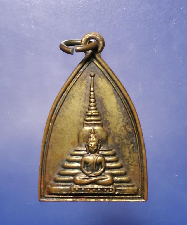 รูป เหรียญพระพุทธซ้อนเจดีย์ วัดหน้าพระธาตุ เนื้อกะไหล่ทอง อายุเหรียญ55ปี