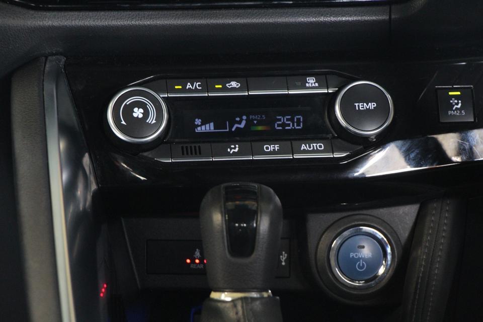 รหัสรถ TKG3203 TOYOTA YARIS CROSS 1.5 HEV PREMIUM LUXURY ปี 2024