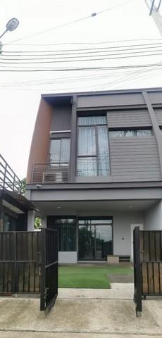 ให้เช่าทาวน์โฮม 2 ชั้น หลังมุม ม.เวิร์ฟ พระราม 9 พร้อมเฟอร์ฯ 2