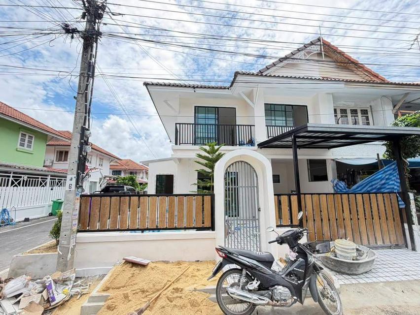 หมู่บ้านพฤกษา3 ถนนวัดลาดปลาดุก บางบัวทอง ทาวน์เฮาส์2 ชั้น หลังมุม ติดถนนทั้ง 2 ด้าน ฝั่งหน้าบ้านและข้างบ้าน ตกแต่งใหม่ Minimal & Modern Style 1