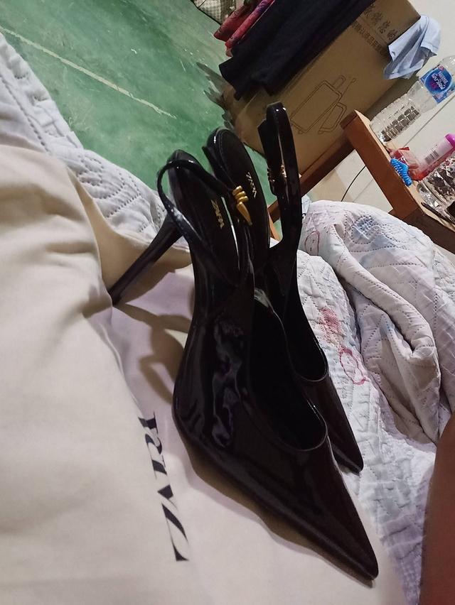 แบรนด์: ZARA รุ่น: METAL BUCKLE HEELS