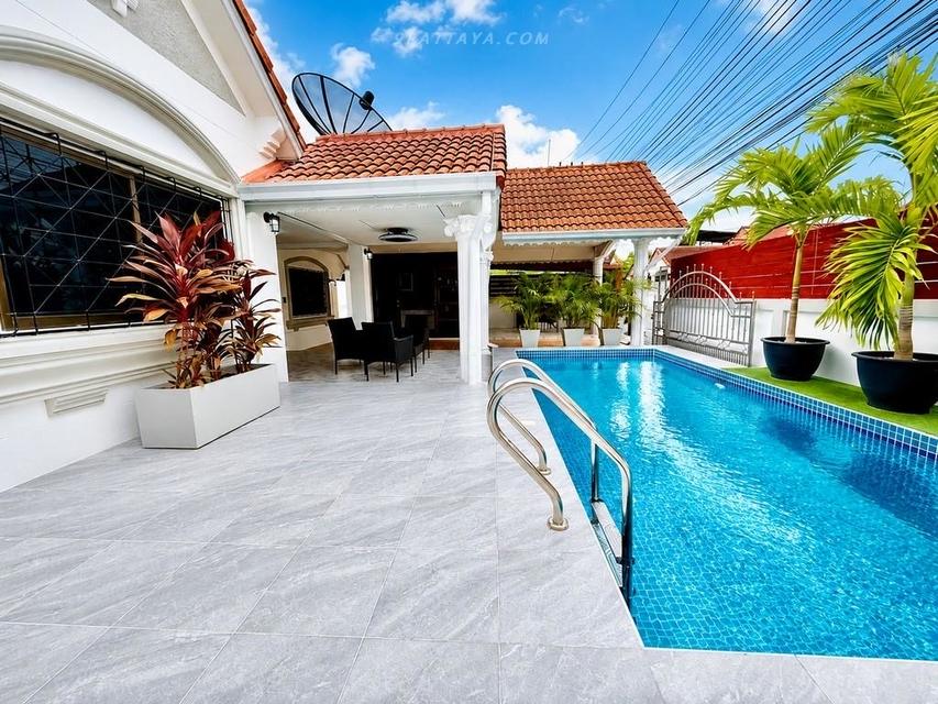 For Sale — House at Wantana Village, Pattanakarn Soi 1Good location house with easy access to Nern Plub Wan and Siam Country Club area. 4 bedrooms 1