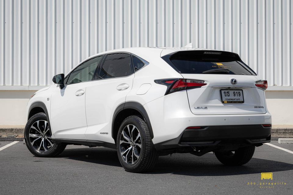 Lexus NX300h F-Sport Hybrid 2015  (รถมือเดียว) 4