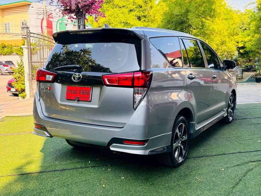 Toyota Innova Crysta 2.8 ดีเซล Premium 6AT ปี 2022 รูปย่อยที่ 4