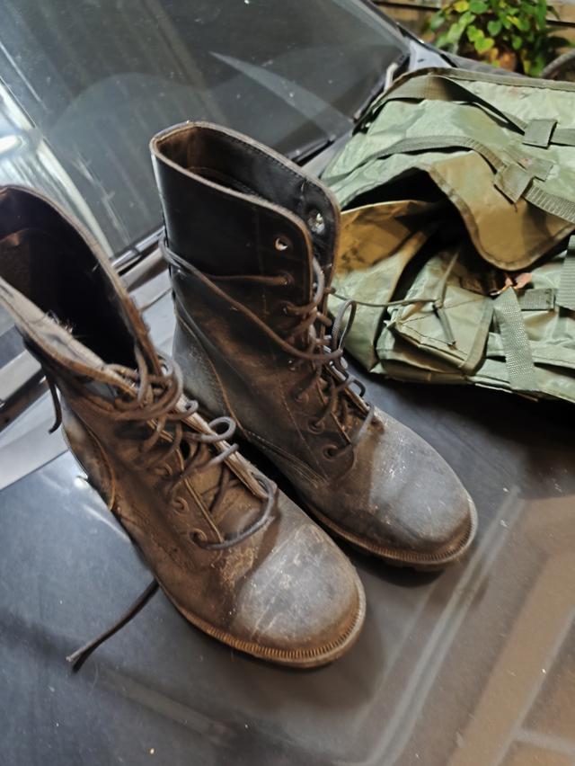 รองเท้าคอมแบท เบอร์ 6 8