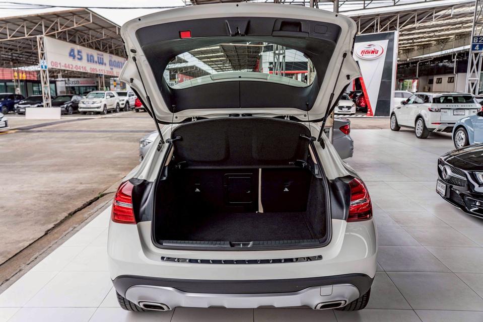 รหัสรถ NP7165 BENZ GLA200 1.6 URBAN 2021
