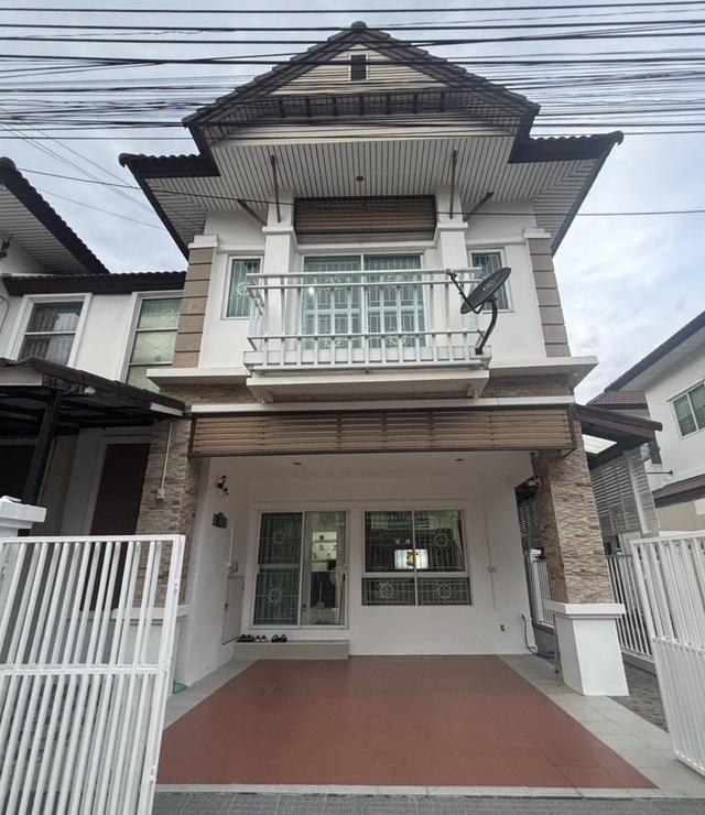 🏡⭐ ให้เช่าด่วน! ทาวน์โฮม 2 ชั้น (หลังมุม หน้ากว้าง 9 ม. ทิศใต้ ฮวงจุ้ยดี) เฟอร์/เครื่องใช้ไฟฟ้าใหม่เกือบทั้งหมด! 💥 1