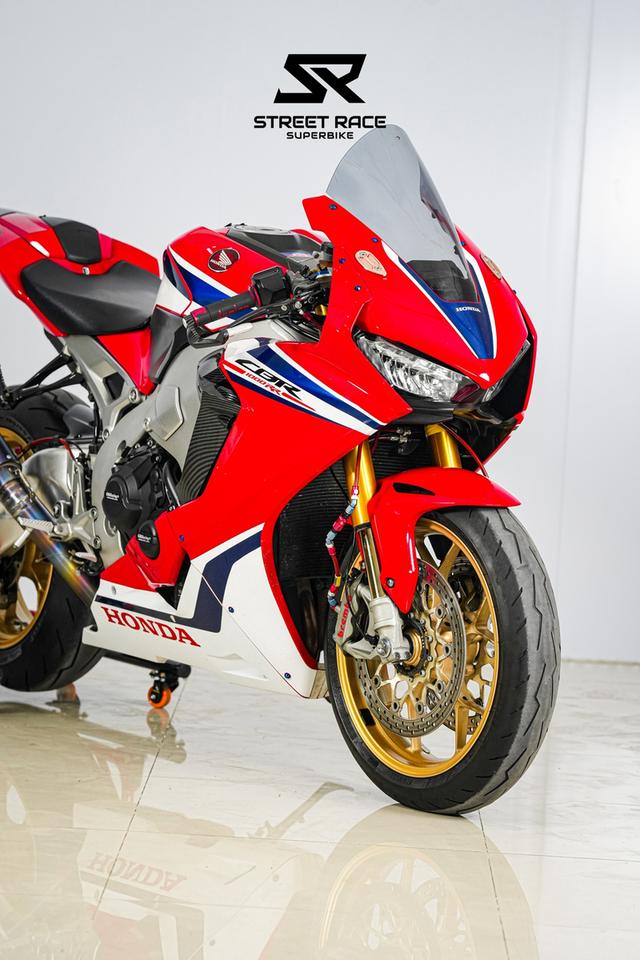 2018 Honda cbr1000rr sp -fully loaded with premium mods!