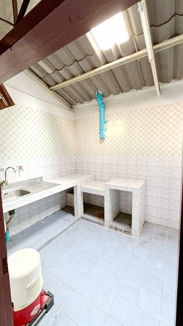 Centralลาดพร้าว 2กม. เฟอร์ครบ 2แอร์ MRTภาวนา 1กม. MRTลาดพร้าว 1.3กม. ให้เช่าบ้านทาวน์เฮ้าส์ 2 ชั้น 2นอน รัชดาภิเษก32 900 4