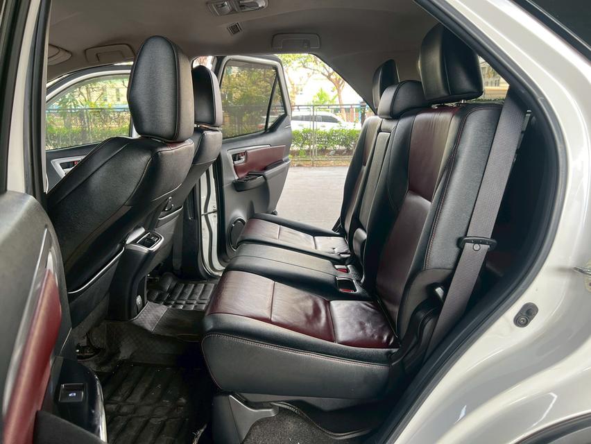 Toyota FORTUNER 2.8 TRD Sportivo 2WD Black Top AT ปี 2019 รูปที่ 18