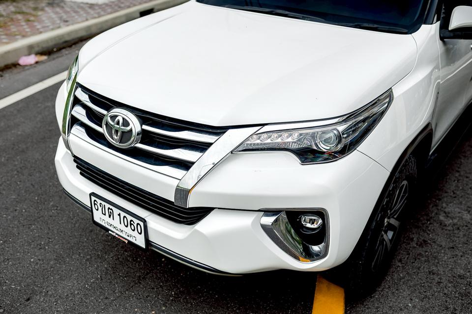 Toyota Fortuner 2.4V ปี18 9