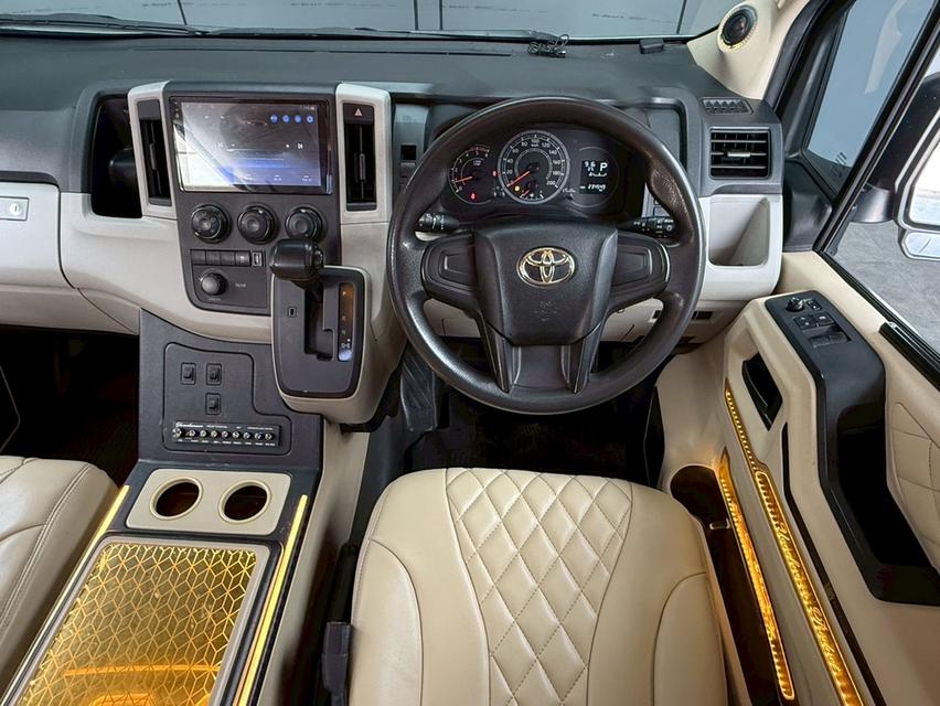 2019 TOYOTA COMMUTER, 2.8 โฉม ปี19-ปัจจุบันสีเทา เครื่องยนต์ 2.8 ดีเซล เกียร์ออโต้ ป้ายฟ้าแท้ รูปที่ 10