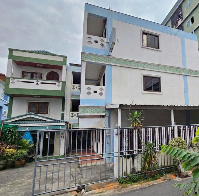 ขายอพาร์ทเมนท์ 3 ชั้น ย่านห้วยขวาง 157.5 ตร.ว. ซอย 20 มิถุนา แยก 5 2