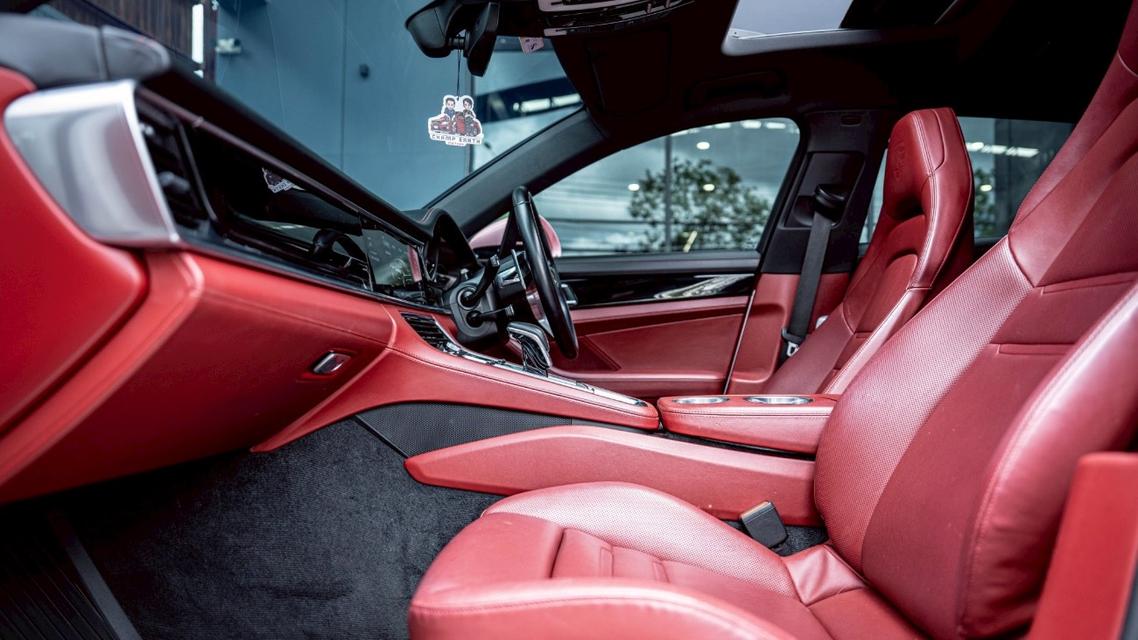 Porsche Panamera 4 E-Hybrid Executive 2018 สีขาว Wrap กันรอยสีชมพู รูปที่ 16