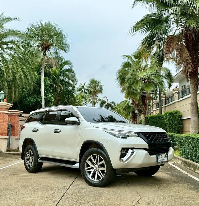 Toyota Fortuner 2.4 Top Sigma4 ดีเซล 4WD Auto ปี 2018 สีขาว เจ้าของดูแลอย่างดี สภาพป้ายแดง 6